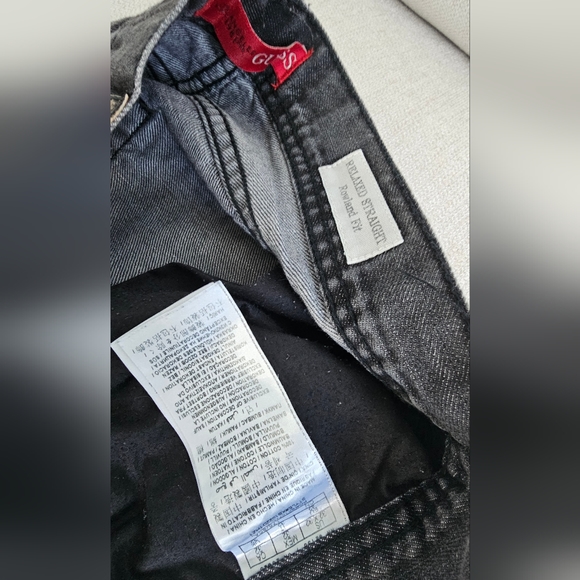 Guess 32X32 - Picture 2 of 3